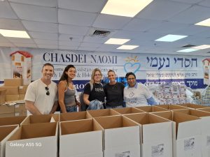עובדי חברת מש פיימנטס -Mash Payments מתנדבים בחסדי נעמי לרגל ראש השנה
