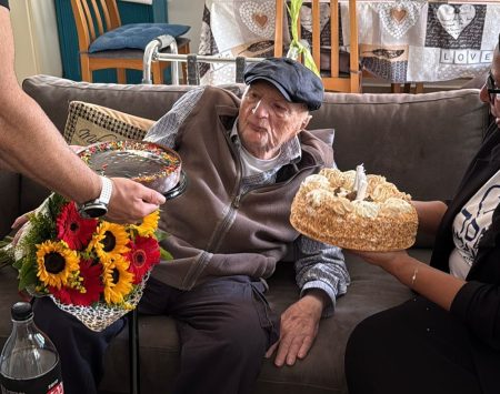 יצחק, ניצול שואה חוגג יום הולדת 101