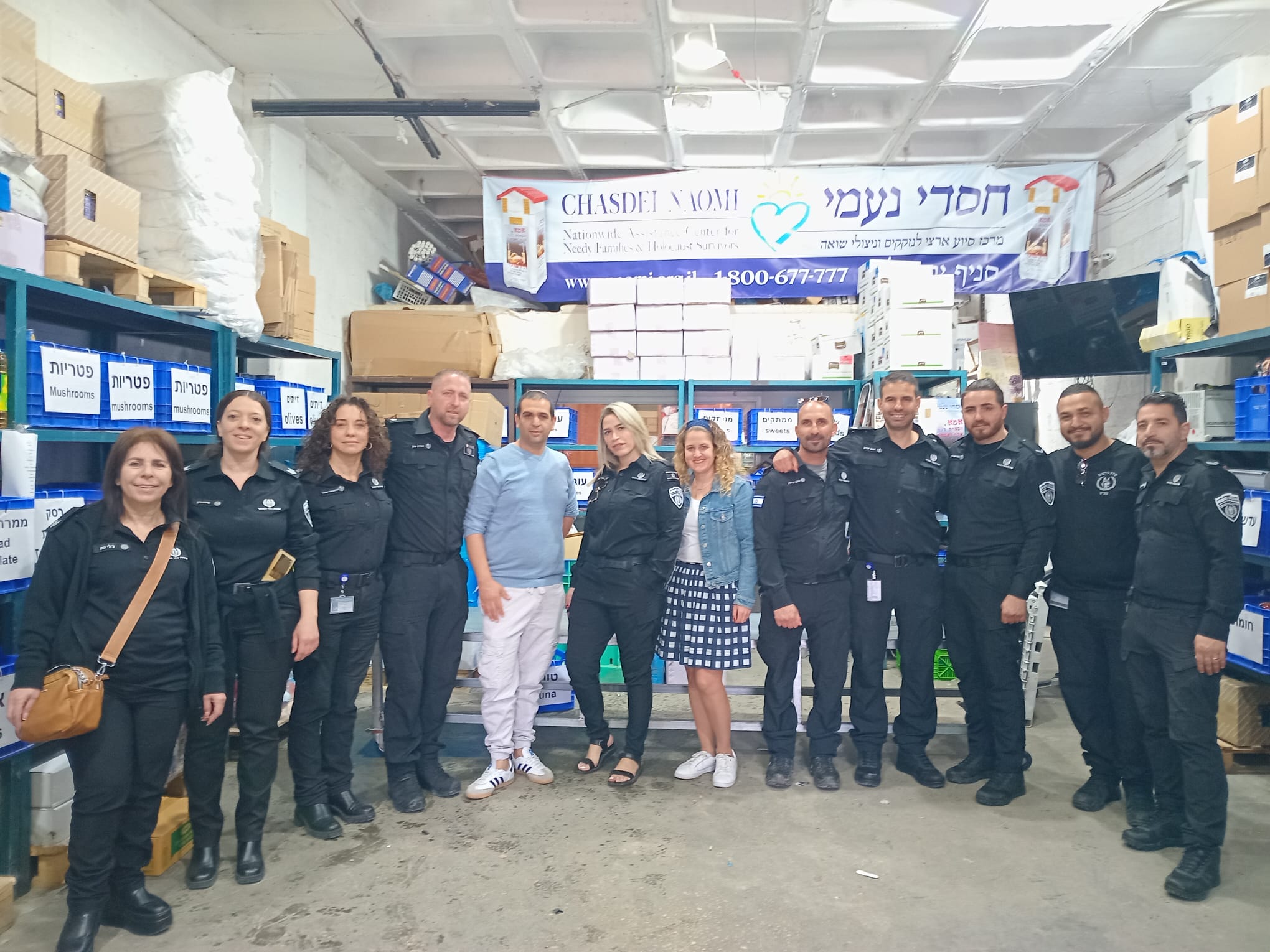 חיילים וחיילות משירות בתי הסוהר מסייעים לחסדי נעמי